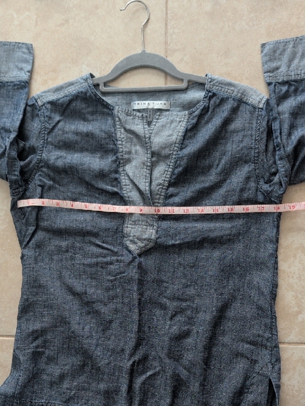 🌀 Trina Turk 🌀 Los angeles Jean Indigo Chambray Top Split-Neck Tunic GUC - Picture 7 of 8